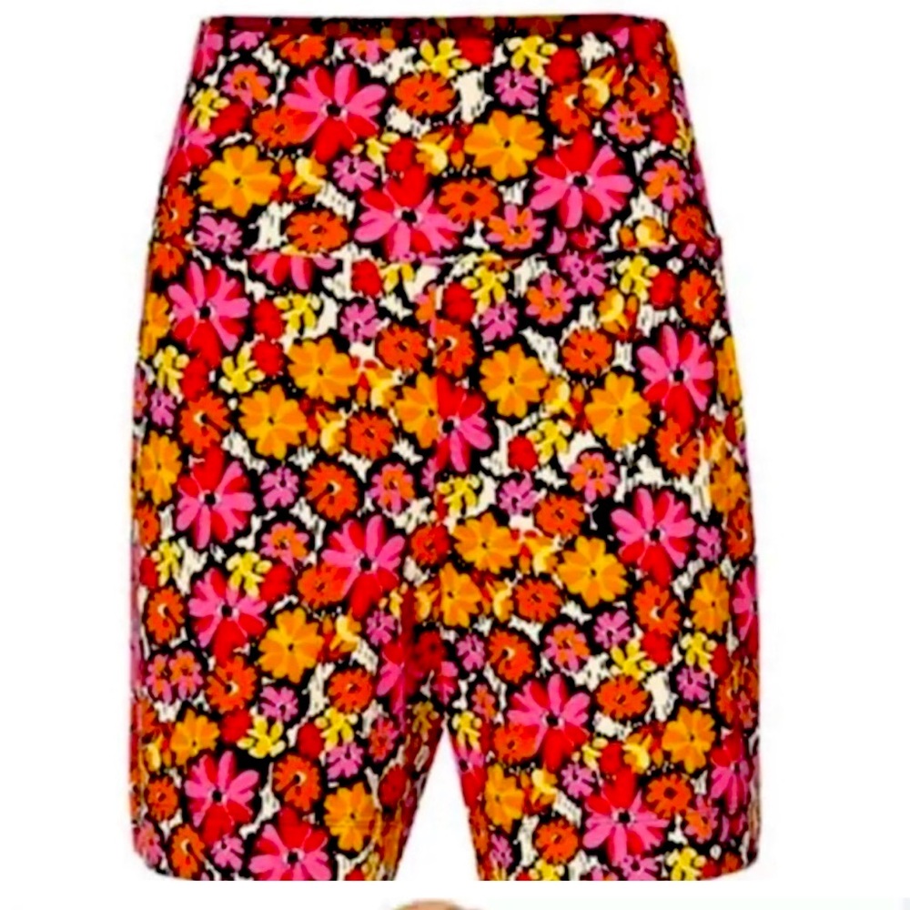 CAbi Floral Chance Short